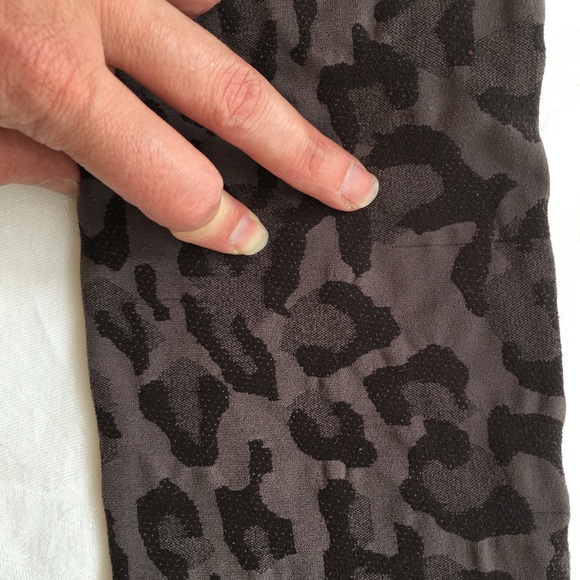 Valentina and Sophia Leopard Print Leggings, size small - Picture 8 of 11